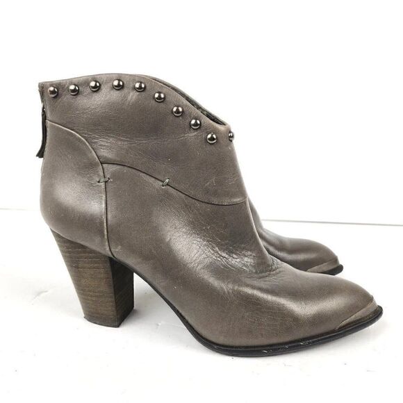 B. Makowsky Quincy Gray Soft Leather Studded Ankle Boots Booties Womens Size 7 - Picture 2 of 9